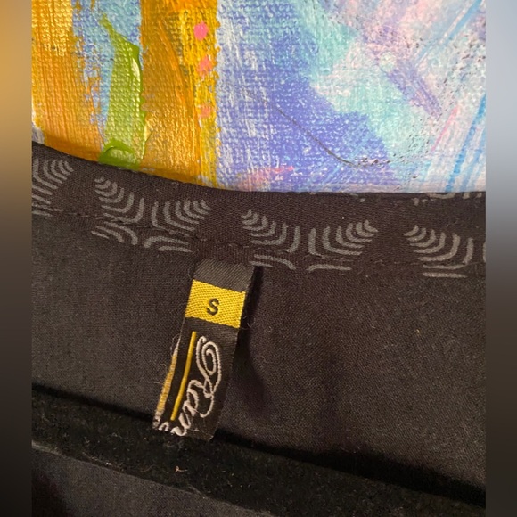 Beautiful Floral Embroidered Ethnic Indian Black TUNIC Top Shirt Size S - Picture 4 of 7